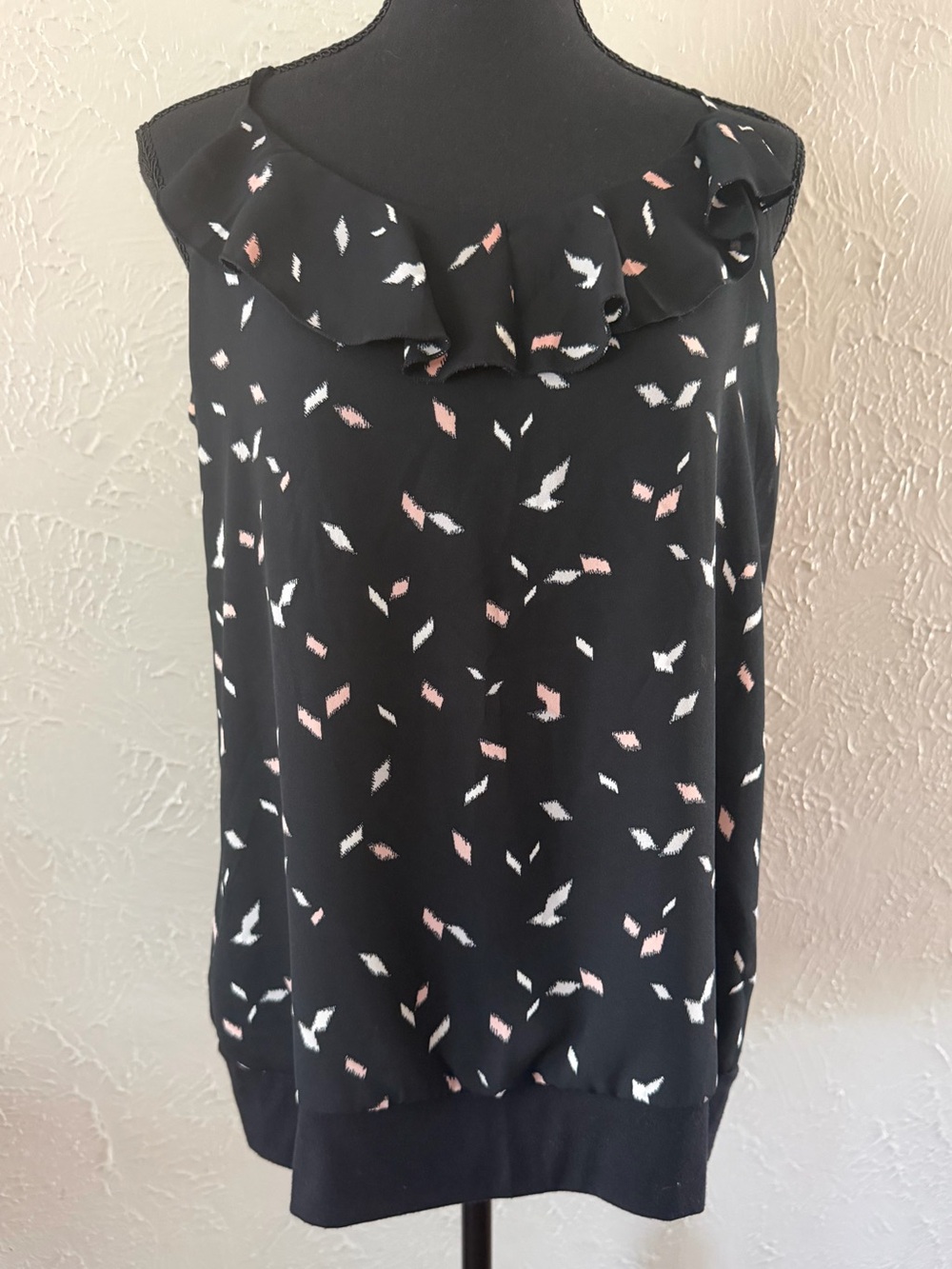 🖤Maurices Ruffle Neck Printed Tank Blouse🖤 ~small